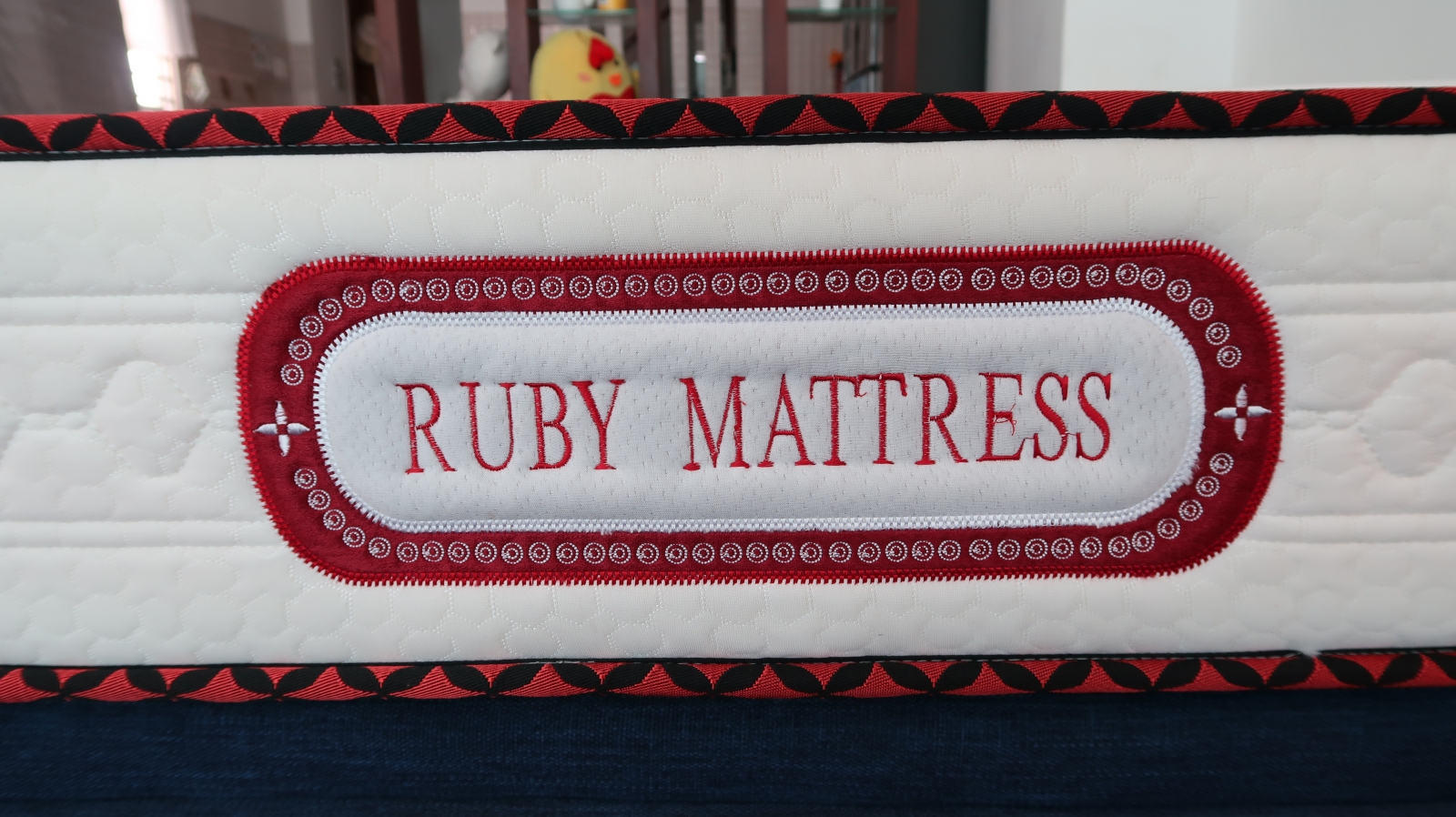 Nệm lò xo túi Ruby 2 viền vải gấm xốp có thực sự tốt không?
