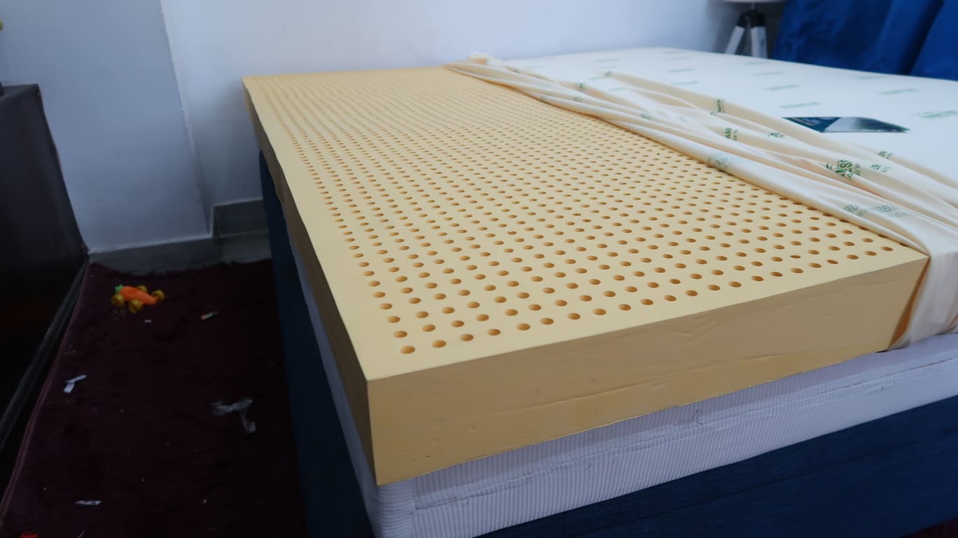 Chọn mua nệm cao su Vina Mattress hay Vạn Thành