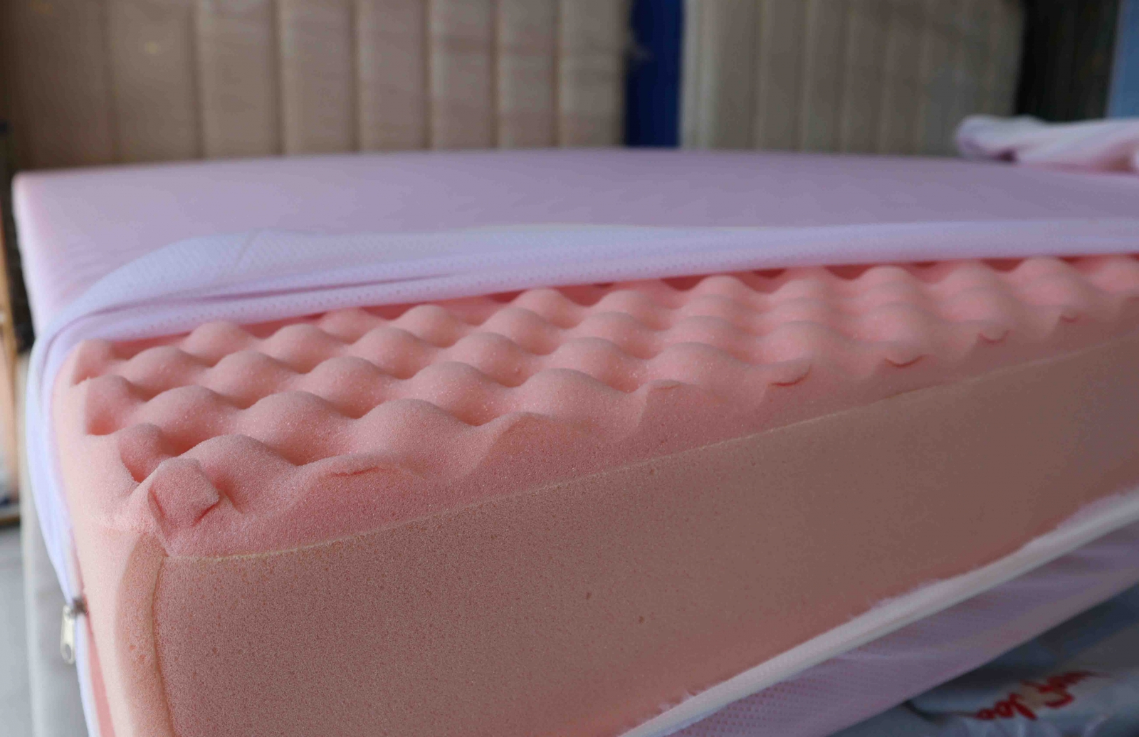 Nên chọn nệm foam hay nệm bông ép