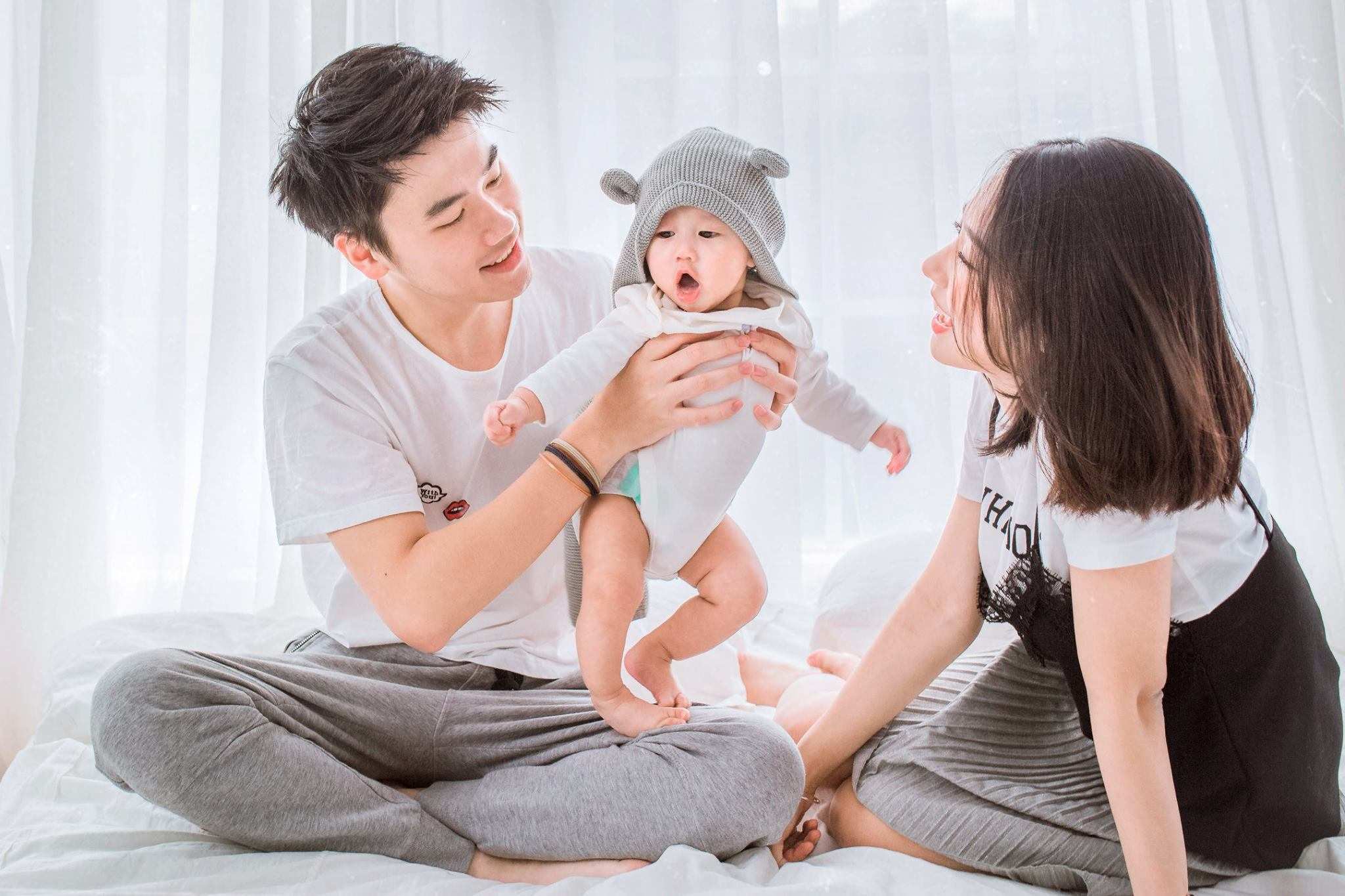 3 gia đình trẻ 'cả nhà đều đẹp' nổi tiếng trên mạng xã hội