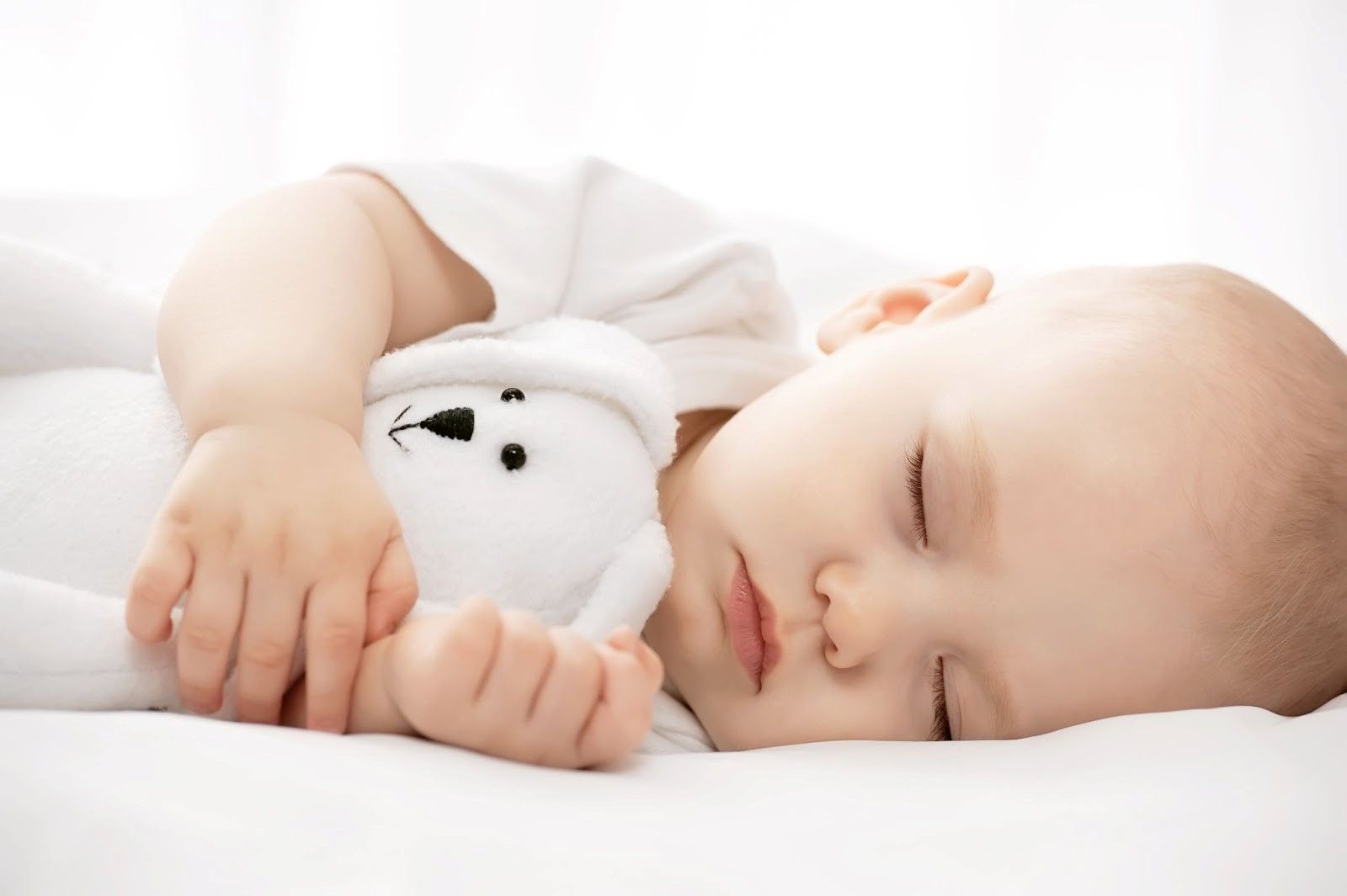 Trẻ sơ sinh nên ngủ từ mấy giờ tối ? Thời gian ngủ bao nhiêu là đủ ?