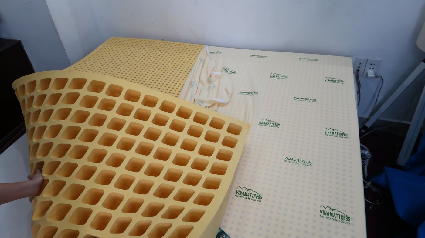 So sánh nệm cao su Vina Mattress với nệm lò xo Liên Á