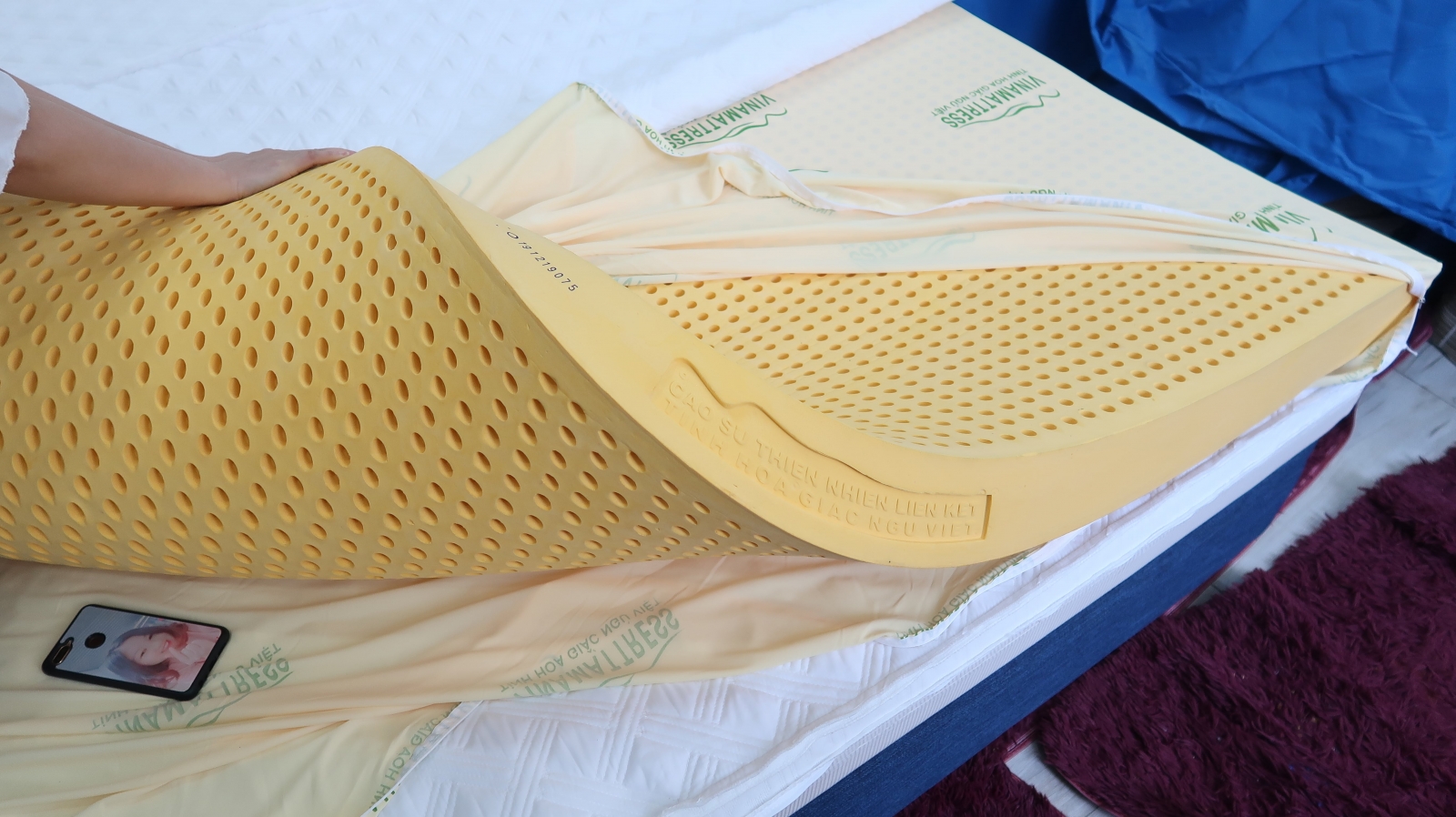 So sánh nệm cao su Vina Mattress và nệm bông ép Liên Á