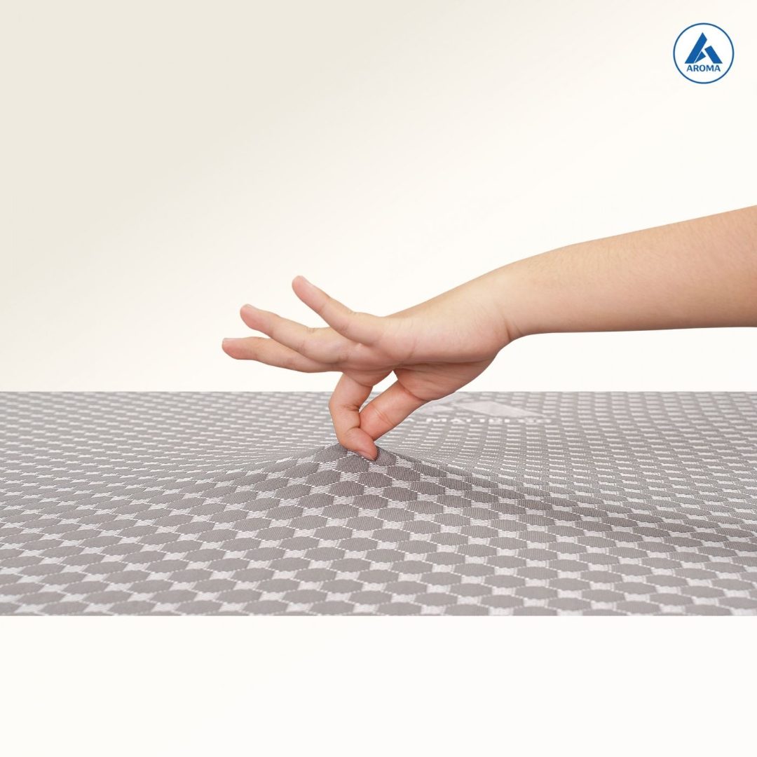 Nệm foam là gì? Ưu nhược điểm và cách chọn nệm foam tốt 12 Độ đàn hồi của nệm foam khi ấn tay lên bề mặt