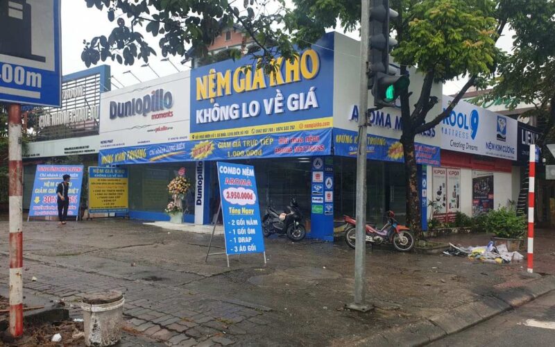 Khai trương showroom nệm giá kho Long Biên 2